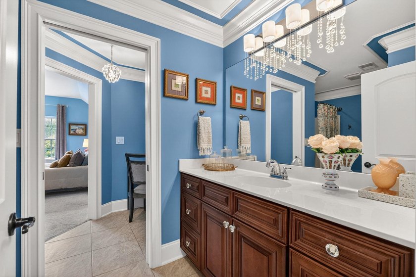 Five-bedroom, three-and-a-half-bathroom, all-brick-and-stone - photo 37