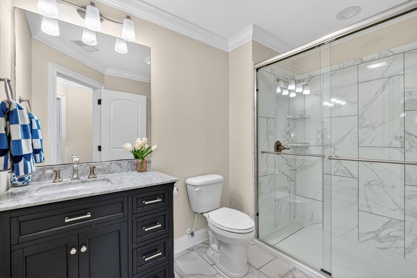 Five-bedroom, three-and-a-half-bathroom, all-brick-and-stone - photo 39