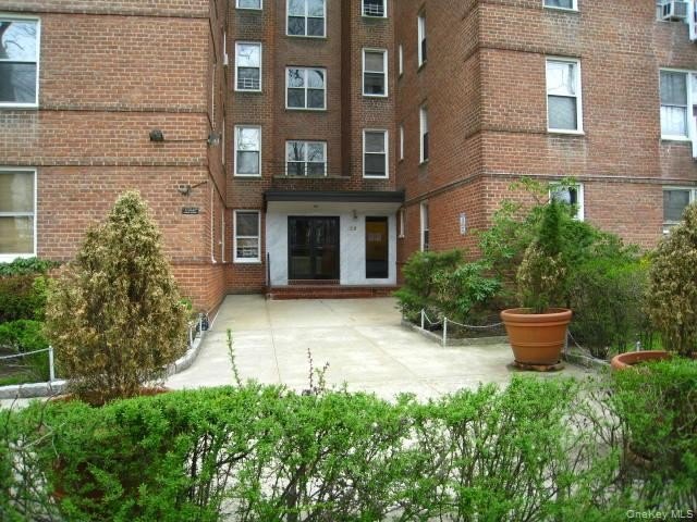 Great opportunity to own a two-bedroom co-op in sought-after - photo 39