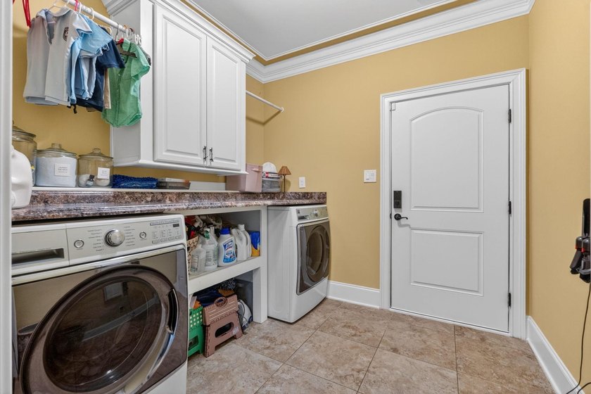 Five-bedroom, three-and-a-half-bathroom, all-brick-and-stone - photo 45