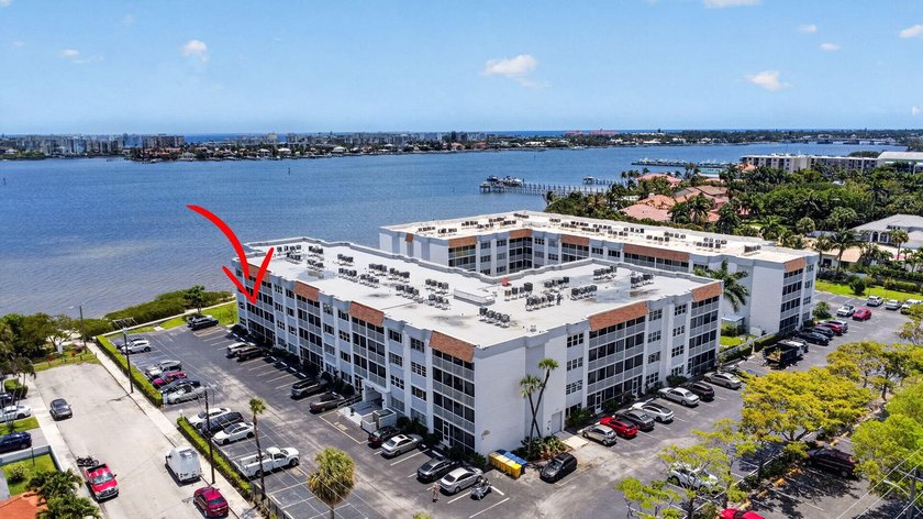Experience sophisticated coastal living in this exquisitely - photo 2