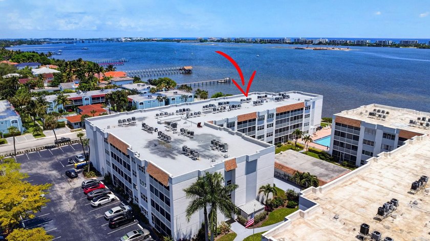 Experience sophisticated coastal living in this exquisitely - photo 4