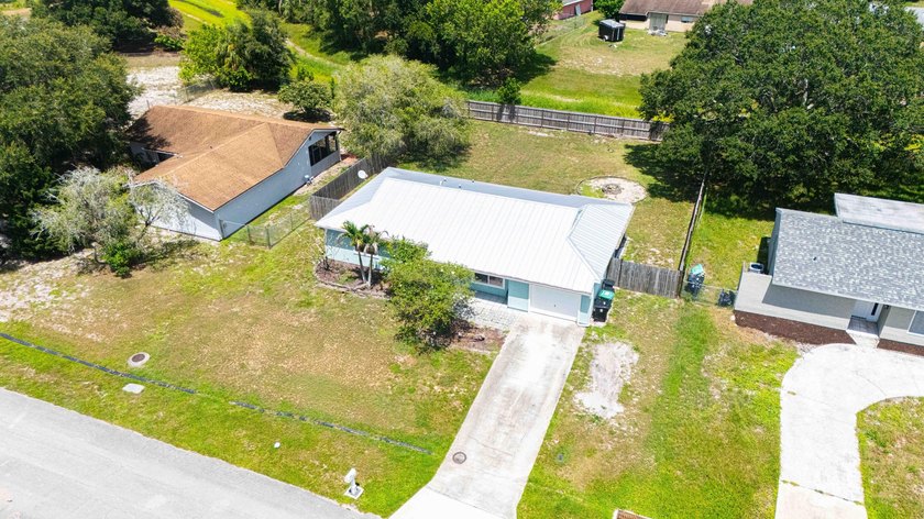 Welcome to this beautifully updated 3-bedroom, 2-bath home, this - photo 19