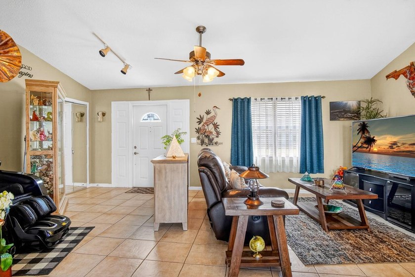 Welcome home to this perfect cozy house. The 2 bedroom 2 - photo 5