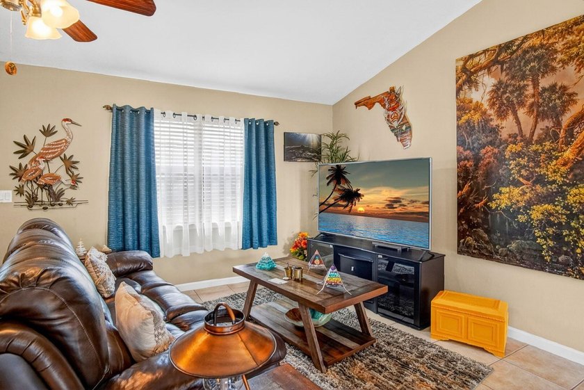 Welcome home to this perfect cozy house. The 2 bedroom 2 - photo 6