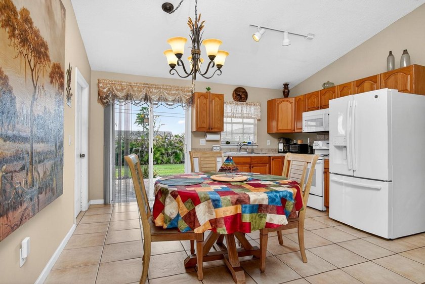 Welcome home to this perfect cozy house. The 2 bedroom 2 - photo 7