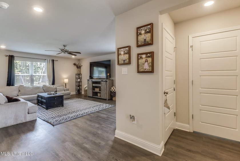 Welcome to the Flora floorplan, a thoughtfully designed - photo 5