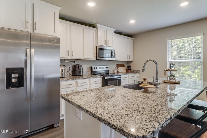 Welcome to the Flora floorplan, a thoughtfully designed - photo 9