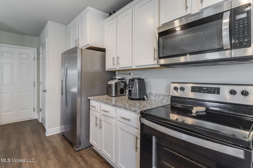 Welcome to the Flora floorplan, a thoughtfully designed - photo 10