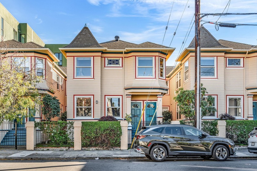 Fresh Price! Introducing an Uptown flat in a boutique 6-unit - photo 2