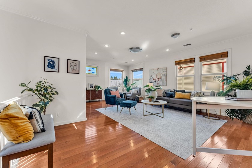 Fresh Price! Introducing an Uptown flat in a boutique 6-unit - photo 7