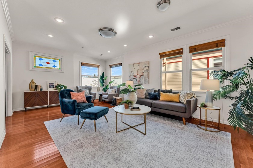 Fresh Price! Introducing an Uptown flat in a boutique 6-unit - photo 9