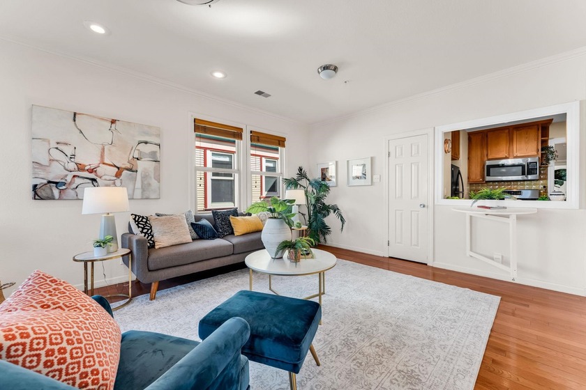 Fresh Price! Introducing an Uptown flat in a boutique 6-unit - photo 10