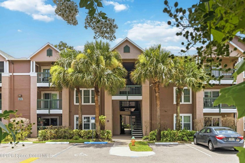 This beautiful one-bedroom condo is upgraded and move-in ready - photo 14