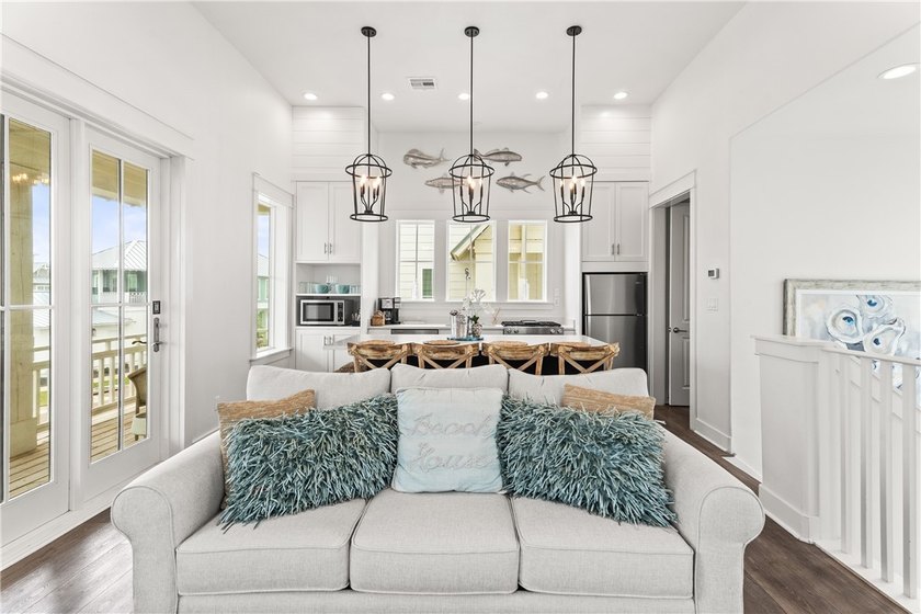 Welcome to effortless coastal living in this beautifully - photo 15