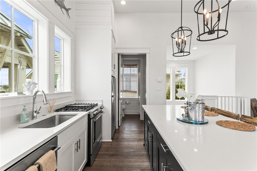 Welcome to effortless coastal living in this beautifully - photo 18