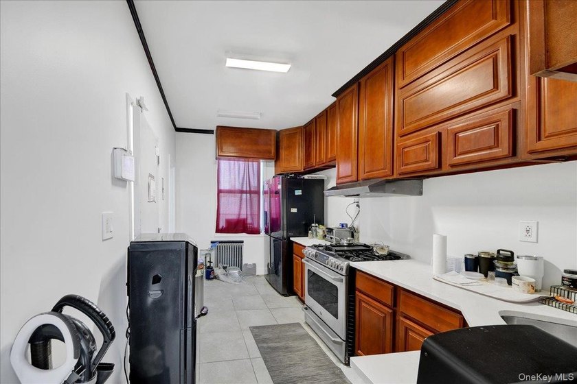 Well-maintained Bronx home offering spacious living, generous - photo 19