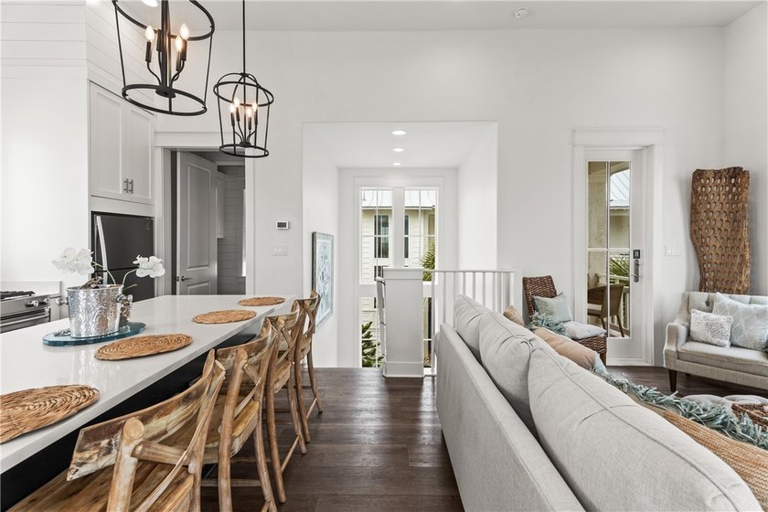 Welcome to effortless coastal living in this beautifully - photo 21