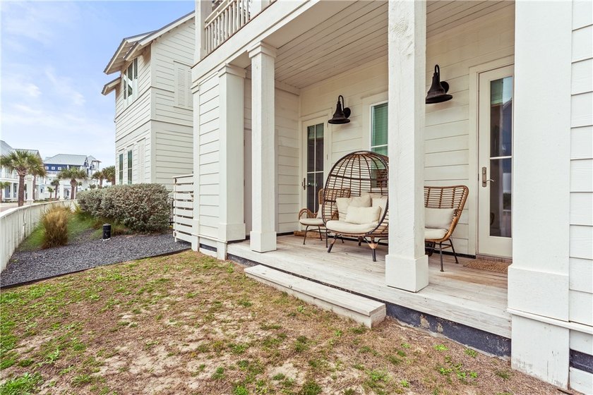 Welcome to effortless coastal living in this beautifully - photo 24