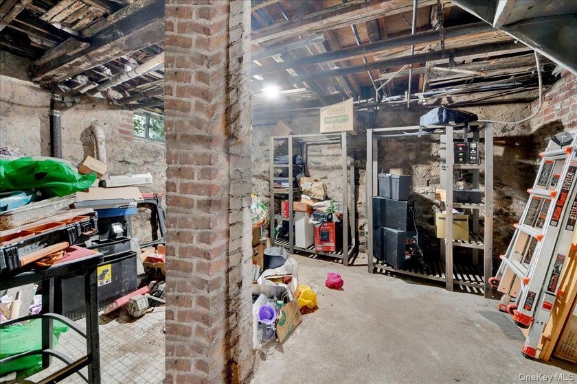 Well-maintained Bronx home offering spacious living, generous - photo 24