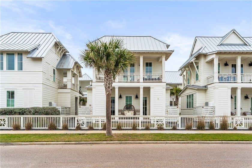 Welcome to effortless coastal living in this beautifully - photo 25