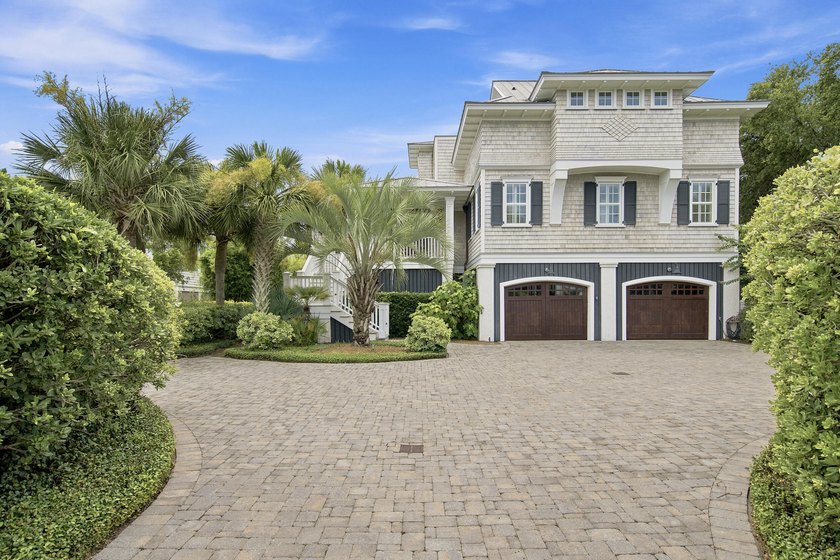 Coastal living meets timeless design at 2668 Bayonne Street - photo 2