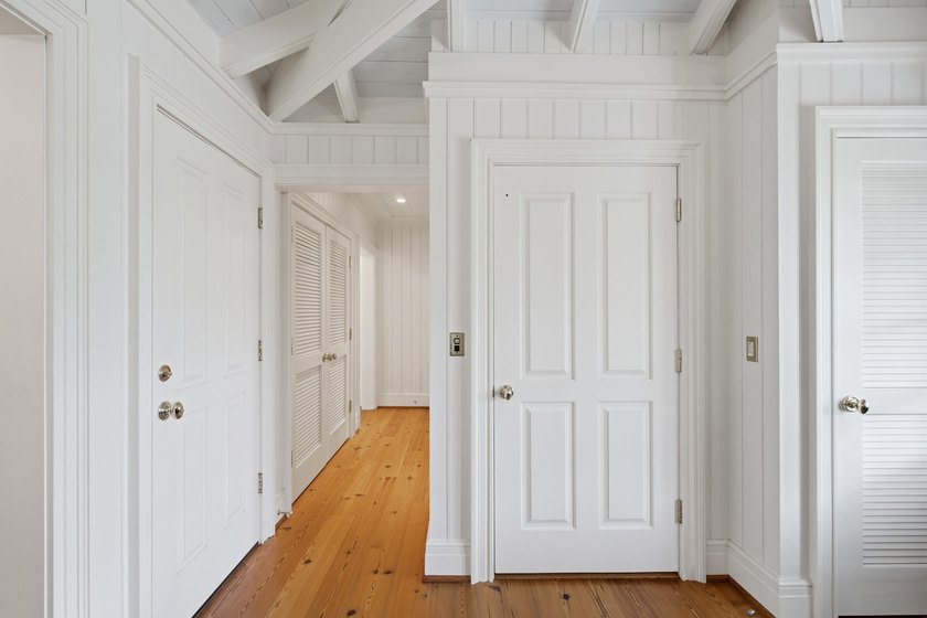 Coastal living meets timeless design at 2668 Bayonne Street - photo 8