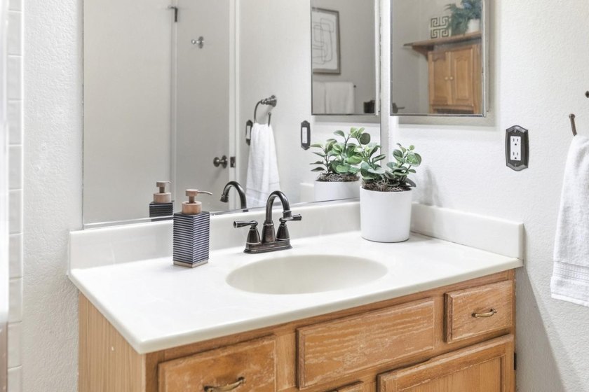 Best location and value in the Hidden Oaks community! The 2 - photo 12