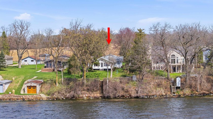 Opportunity to own a 5 bedroom/2 bath home on beautiful Green - photo 4