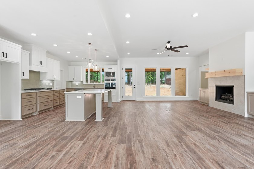 Experience refined new construction by Guerrero Custom Homes at - photo 4