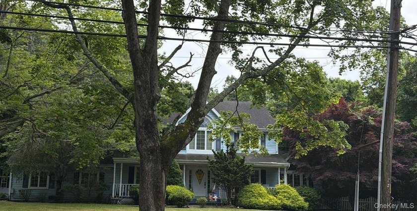 This Colonial Style Home Features 4 Bedrooms, 2.5 Baths, Formal - photo 4