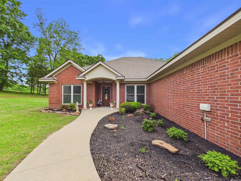 Beautiful 3 bed, 2 bath brick home on the golf course in The - photo 3