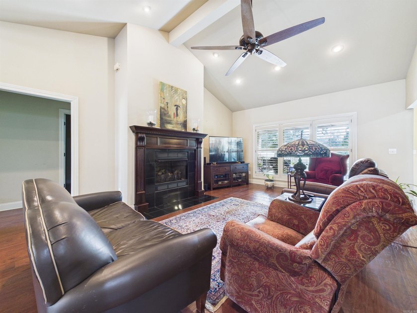 Beautiful 3 bed, 2 bath brick home on the golf course in The - photo 8