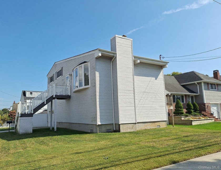 This Split Level Style Home Features 3 Bedrooms, 1.5 Baths, Eat - photo 3
