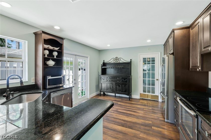 DEAL ALERT! Welcome to effortless Southwest Florida living in - photo 8