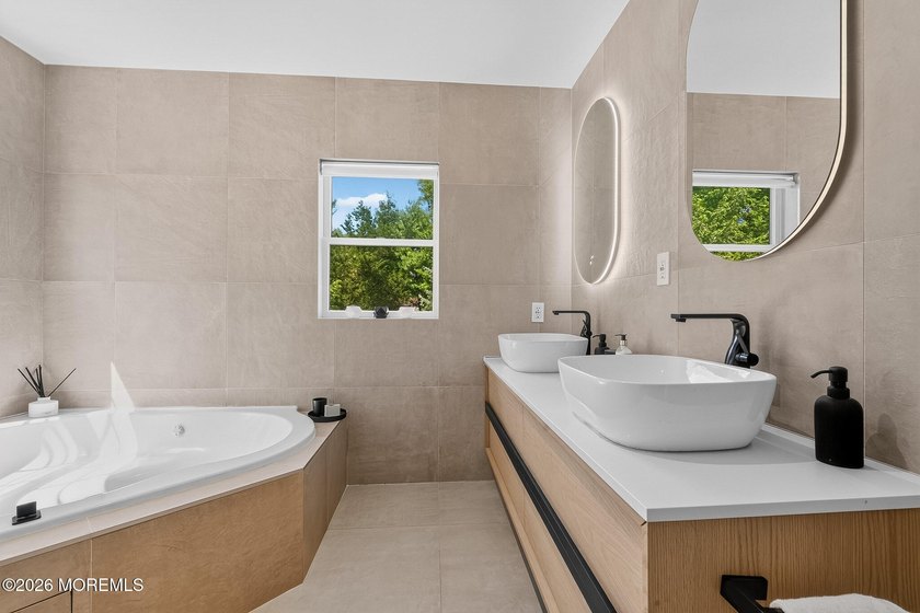 Finally hit the market! Must see this home to appreciate this - photo 10