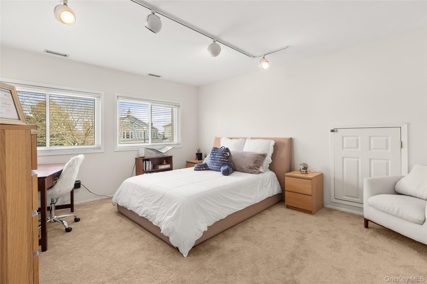 Perfectly positioned on prestigious Pace Drive - south of the - photo 17