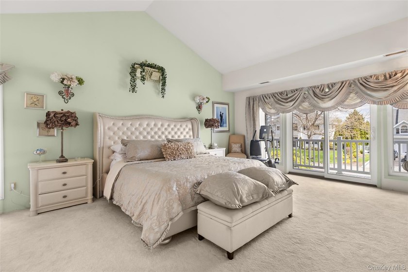 Perfectly positioned on prestigious Pace Drive - south of the - photo 21
