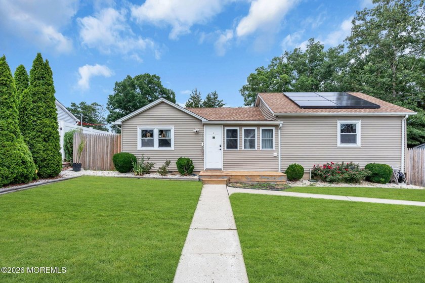 Welcome home to this charming 2-bedroom, 1-bath ranch in the - photo 6