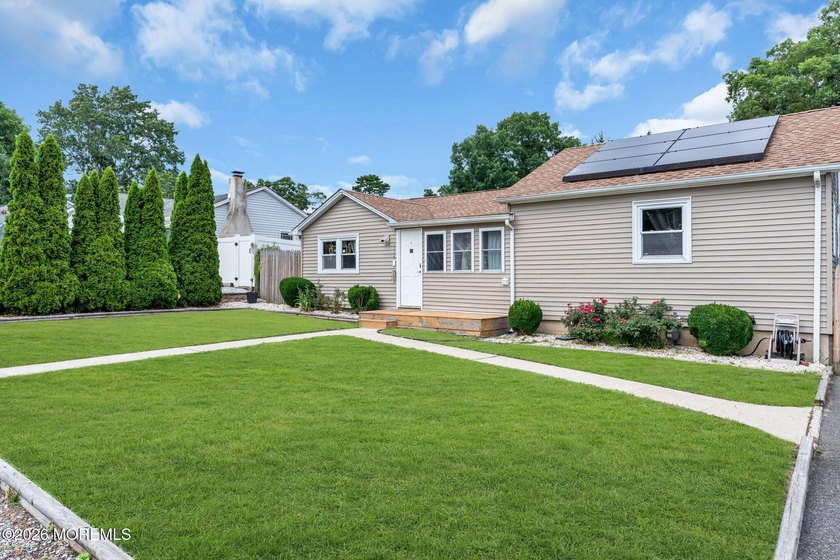 Welcome home to this charming 2-bedroom, 1-bath ranch in the - photo 8