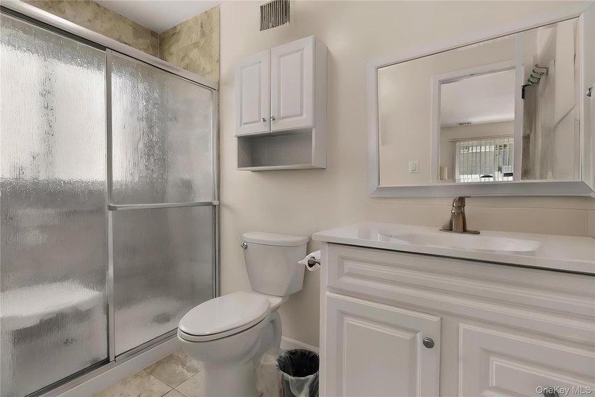Perfectly positioned on prestigious Pace Drive - south of the - photo 29