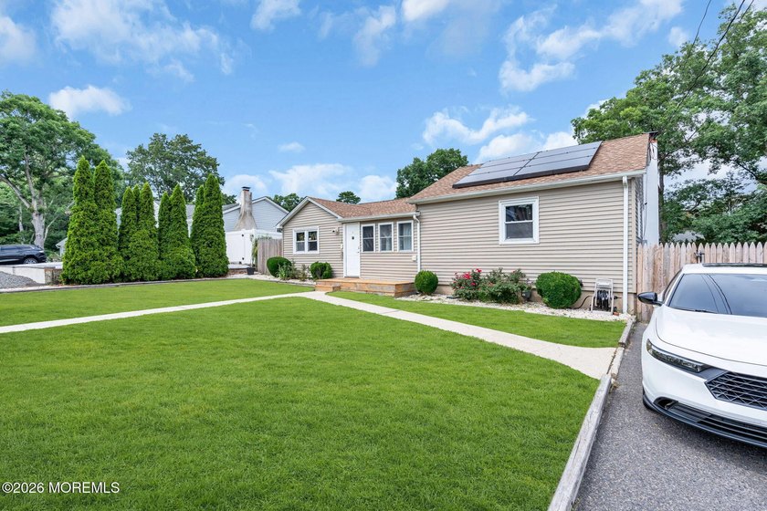 Welcome home to this charming 2-bedroom, 1-bath ranch in the - photo 9