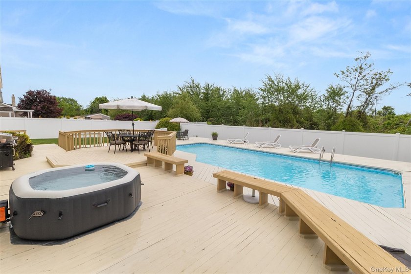 Perfectly positioned on prestigious Pace Drive - south of the - photo 31