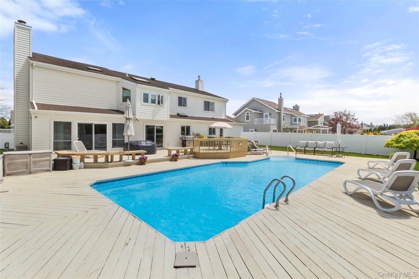 Perfectly positioned on prestigious Pace Drive - south of the - photo 32