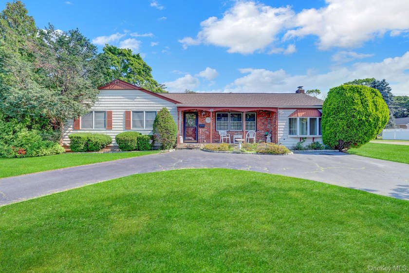Don't miss this amazing opportunity to make this charming ranch - photo 4