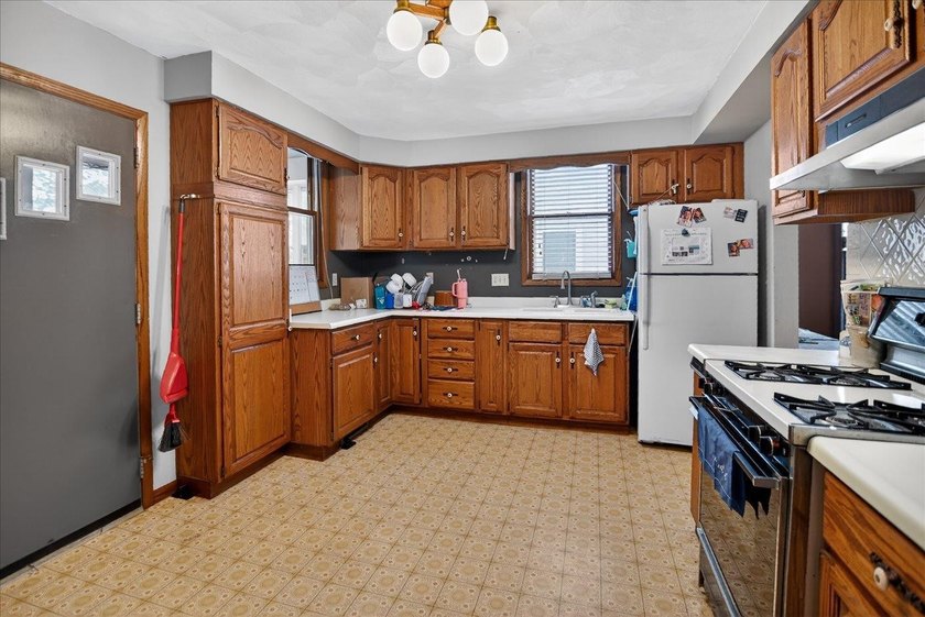 Rare opportunity for owner-occupants and investors alike!! This - photo 7