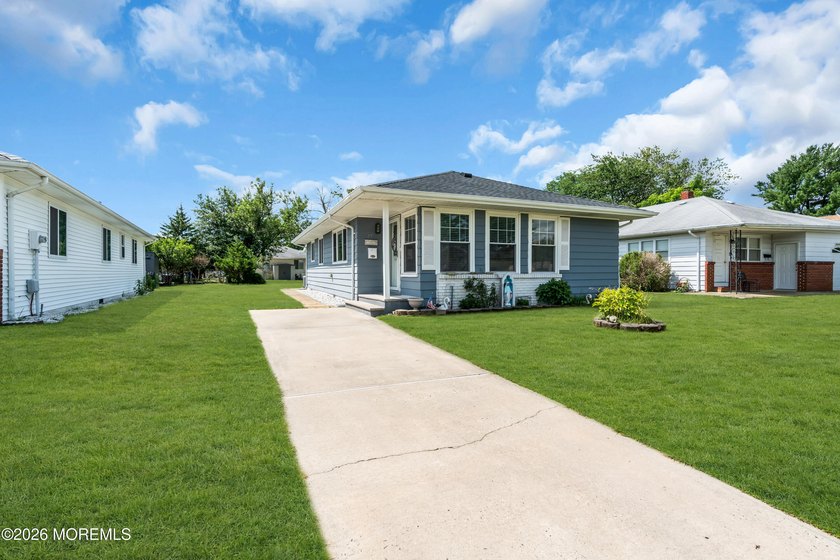 Welcome to this warm and inviting 2-bedroom, 1-bath home in the - photo 2