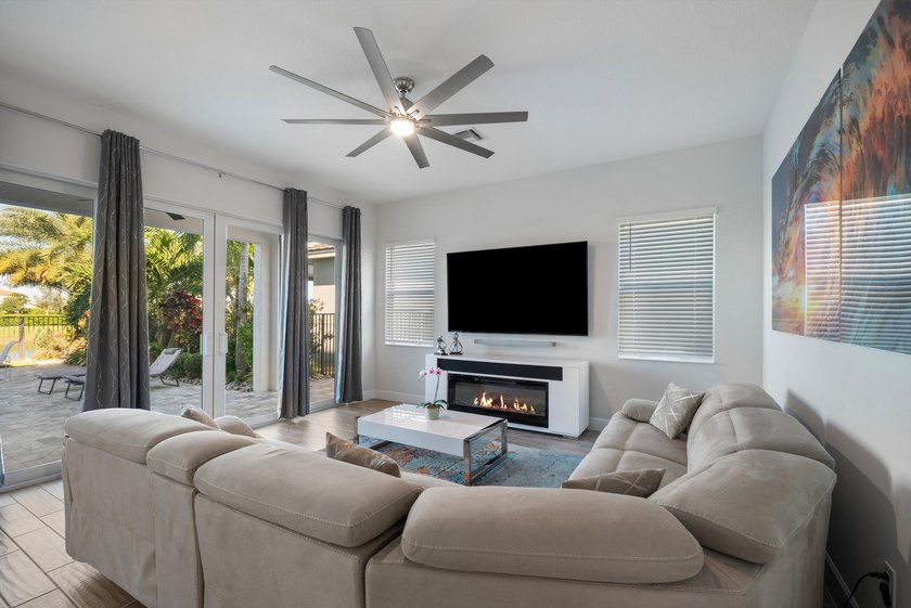 Welcome to this meticulously designed 5-bedroom, 4-bathroom - photo 12