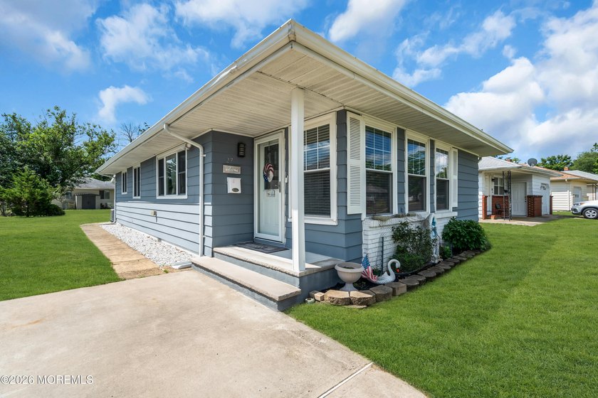 Welcome to this warm and inviting 2-bedroom, 1-bath home in the - photo 3