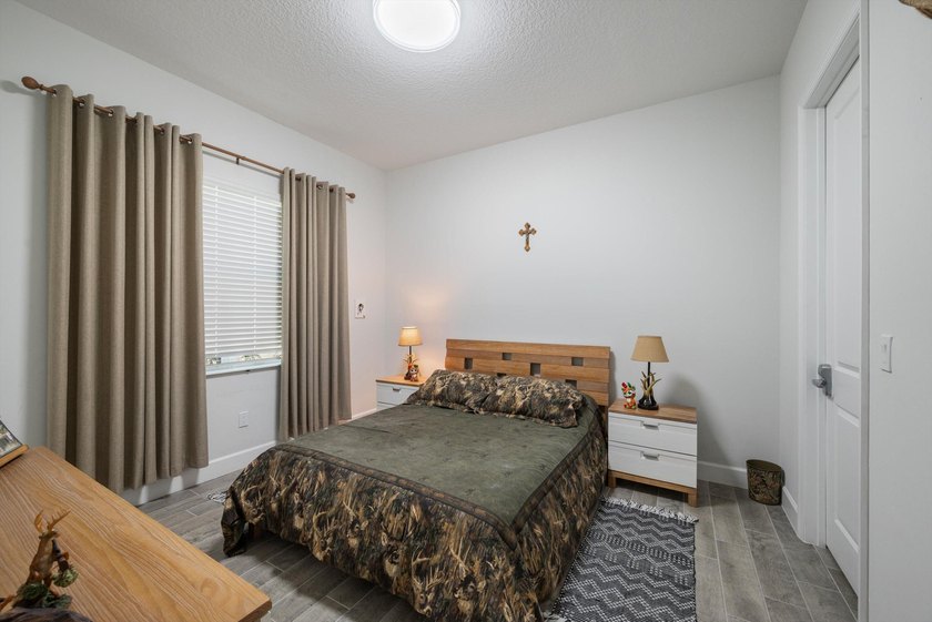 Welcome to this meticulously designed 5-bedroom, 4-bathroom - photo 22